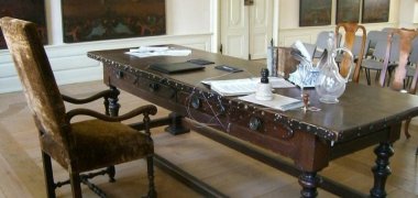 Trausaal Prälatur Historischer Schreibtisch im Trausaal Prälatur