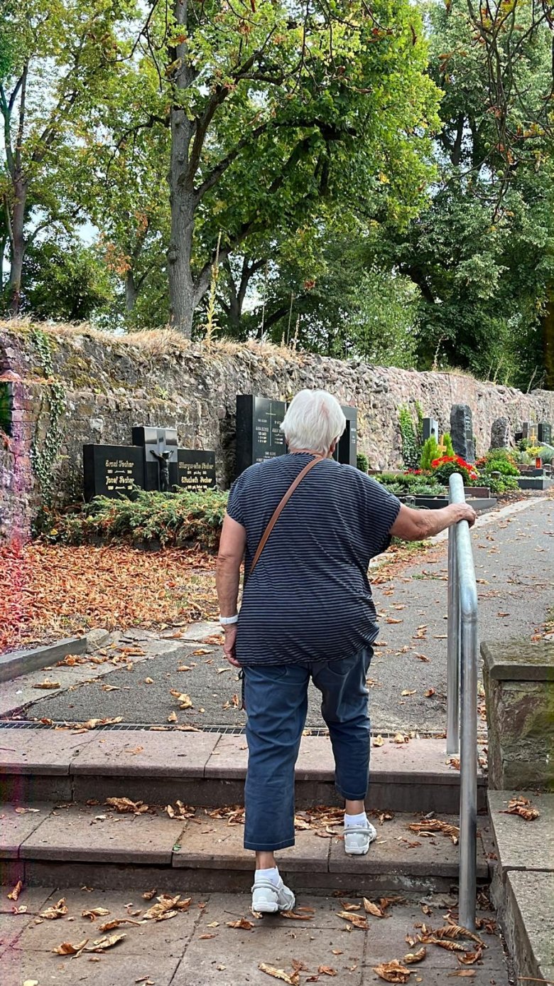 Alter Friedhof neuer Handlauf