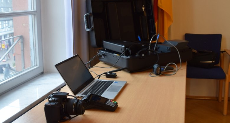 Bürgerkoffer mit Equipment