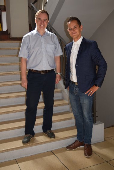 Bürgermeister Dr. Bastian mit Hauptamtsleiter Daniel Simoes Bürgermeister Dr. Bastian mit Hauptamtsleiter Daniel Simoes
