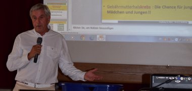 Dr. med. Wolfring beim Vortrag "Impfen im Alter" Dr. med. Wolfring beim Vortrag "Impfen im Alter"