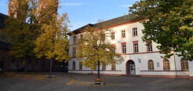 Gebäude der ehemaligen Hans-Memling-Schule Gebäude der ehemaligen Hans-Memling-Schule
