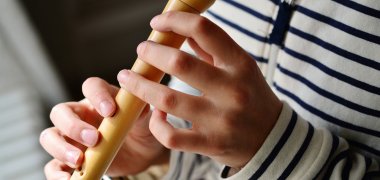 Kind mit Flöte Kind mit Flöte
