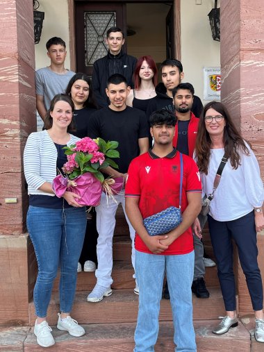 Merianschüler bedanken sich bei Marie Servais Merianschüler bedanken sich bei Marie Servais