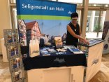 Christiane Paul am Stand der Stadt Seligenstadt auf dem newcomers festival im Frankfurter Römer Christiane Paul am Stand der Stadt Seligenstadt auf dem newcomers festival im Frankfurter Römer