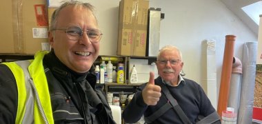 Norbert Dautzenberg bei der Spendenübergabe an den Bürgermeister von Dernau Norbert Dautzenberg bei der Spendenübergabe an den Bürgermeister von Dernau