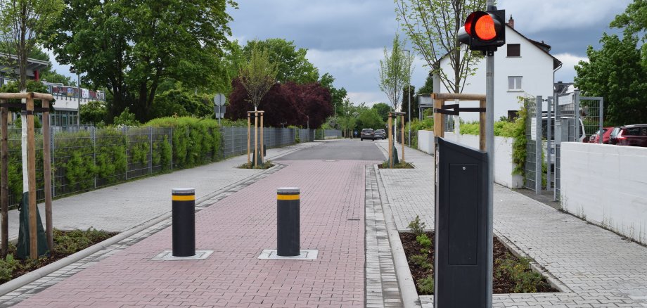 Poller im Bereich der Schulen