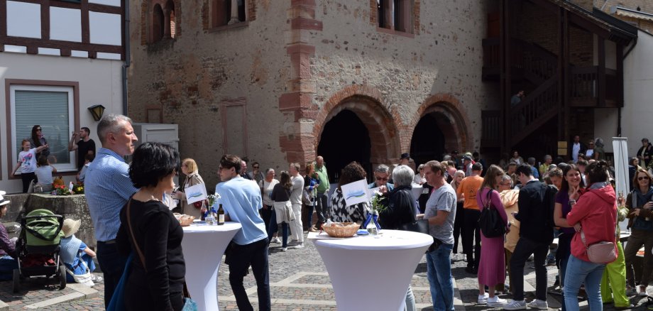 Der Rathausinnhof war bei bestem Wetter gut besucht