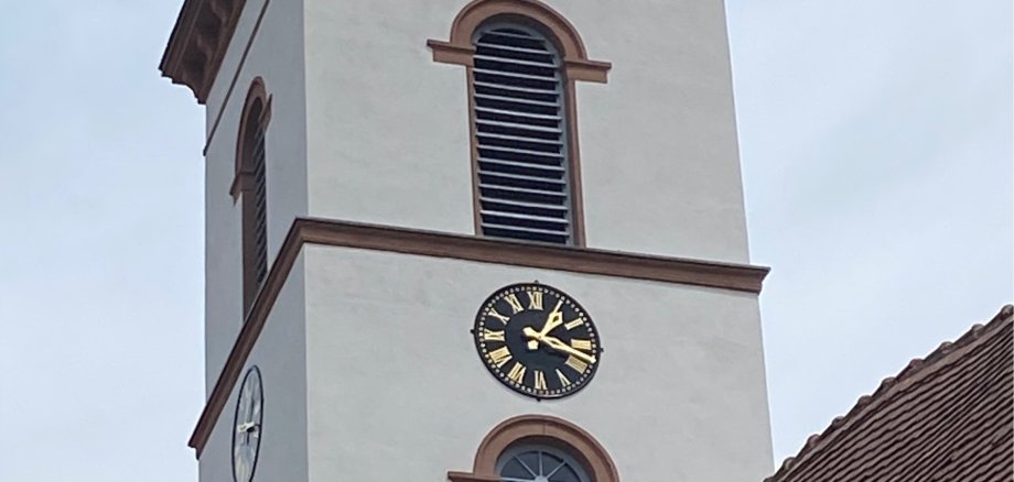 Frisch renovierter Rathausturm