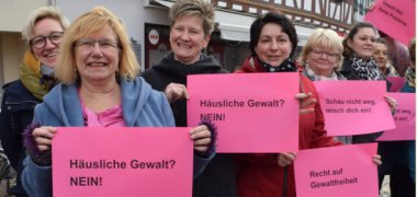 Fotoaktion zum Gedenktag "Nein zu Gewalt an Frauen" Fotoaktion zum Gedenktag "Nein zu Gewalt an Frauen"
