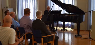 Thomas Gabriel begleitete musikalisch Thomas Gabriel begleitete musikalisch