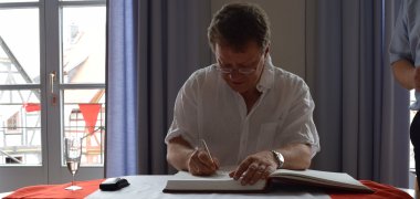 Tim Vogler beim Eintrag