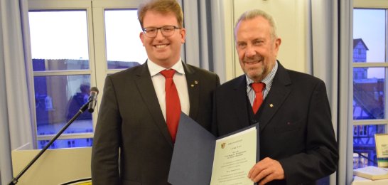 Manfred Kreis bei der Verleihung der Ehrenplakette der Stadt Seligenstadt