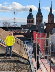 Vorbereitungen für die Photovoltaikanlage auf dem Rathausdach Vorbereitungen für die Photovoltaikanlage auf dem Rathausdach