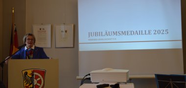 Vorsitzende der Einhard-Gesellschaft Dorothea Henzler bei der Eröffnung Vorsitzende der Einhard-Gesellschaft Dorothea Henzler bei der Eröffnung