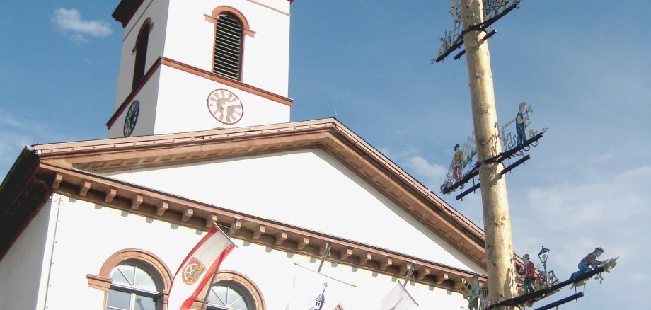 Zunfthandwerkerbaum auf dem Seligenstädter Marktplatz