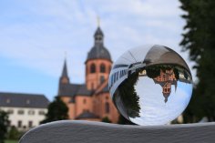 Basilika durch die Glaskugel