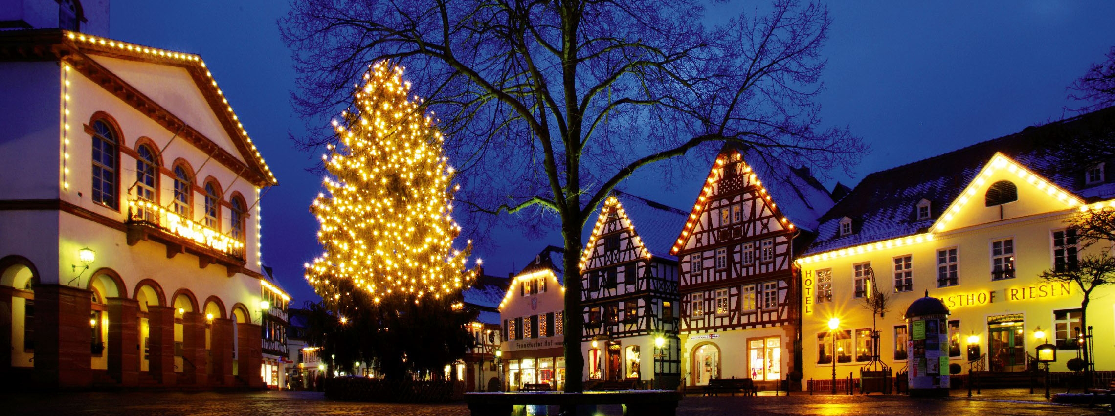 Marktplatz in Dezemberstimmung