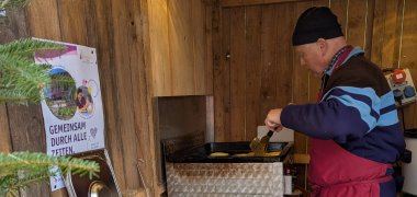 Die Einnahmen am Stand von Matthias Sattler gehen an die Kinderhospizstifung Bärenherz Die Einnahmen am Stand von Matthias Sattler gehen an die Kinderhospizstifung Bärenherz