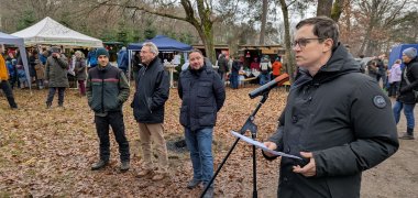 Auf dem Foto von links: Revierförster Johannes Herrmann, Harald Hofmann (Pressesprecher EVO AG), Erster Stadtrat Oliver Steidl und Bürgermeister Dr. Daniell Bastian Auf dem Foto von links: Revierförster Johannes Herrmann, Harald Hofmann (Pressesprecher EVO AG), Erster Stadtrat Oliver Steidl und Bürgermeister Dr. Daniell Bastian