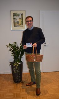 Bürgermeister Dr. Bastian bei der Gewinner-Ziehung Bürgermeister Dr. Bastian bei der Gewinner-Ziehung