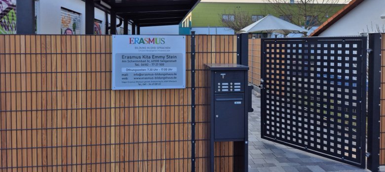 Eingang Gebäude Emmy Stein