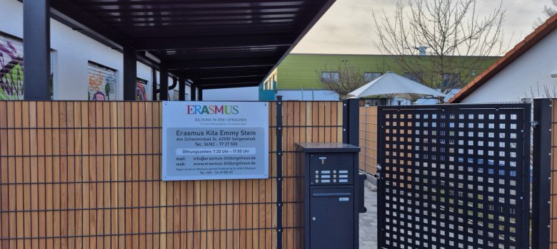 Eingang Gebäude Emmy Stein