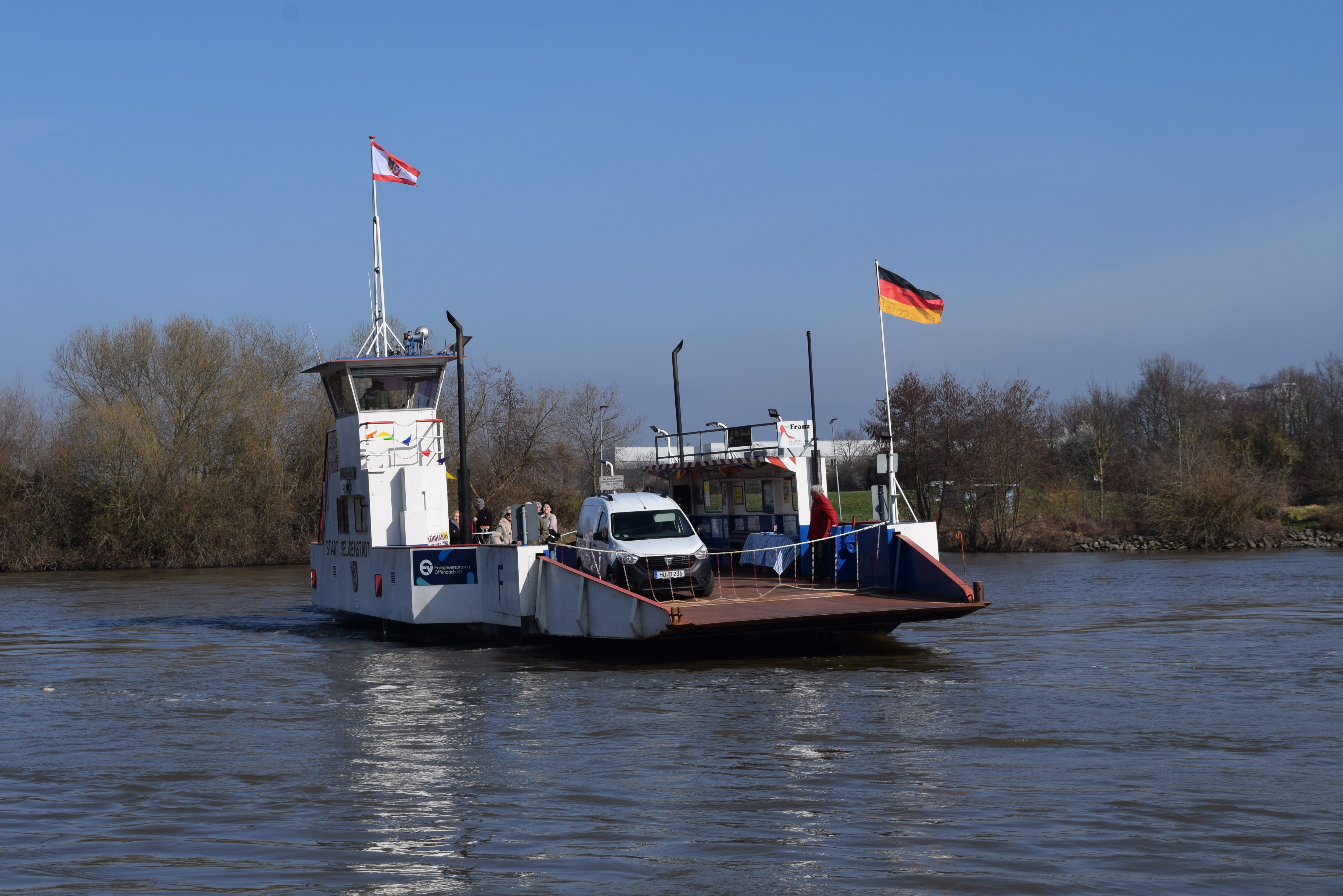 Fähre beim Übersetzen-1