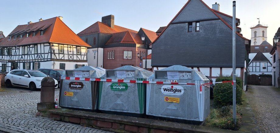 Glascontainer am Riesenparkplatz