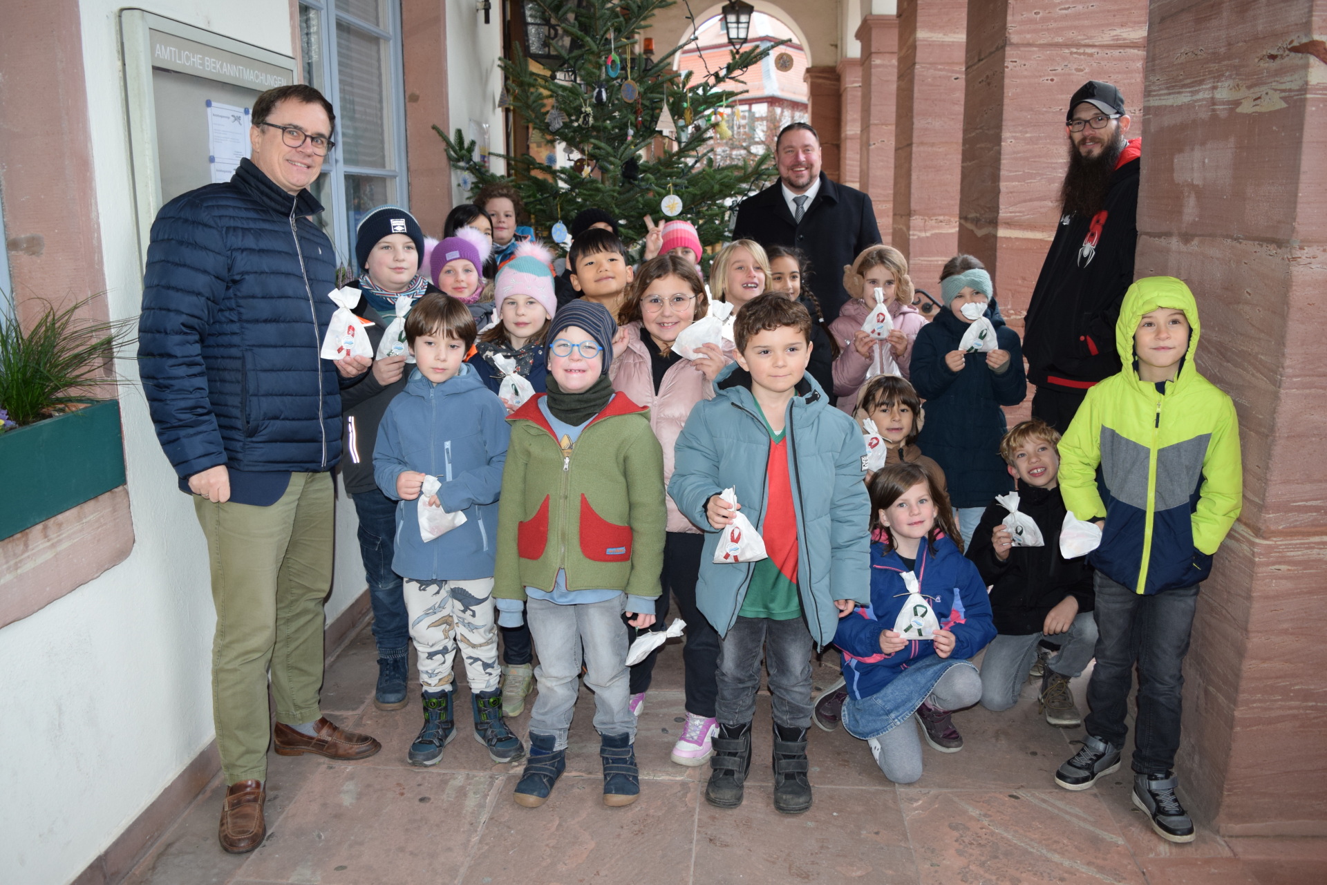 Gruppenfoto mit Betreuungskinder der KAS