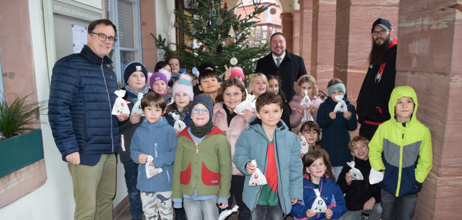 Gruppenfoto mit Betreuungskinder der KAS Gruppenfoto mit Betreuungskinder der KAS