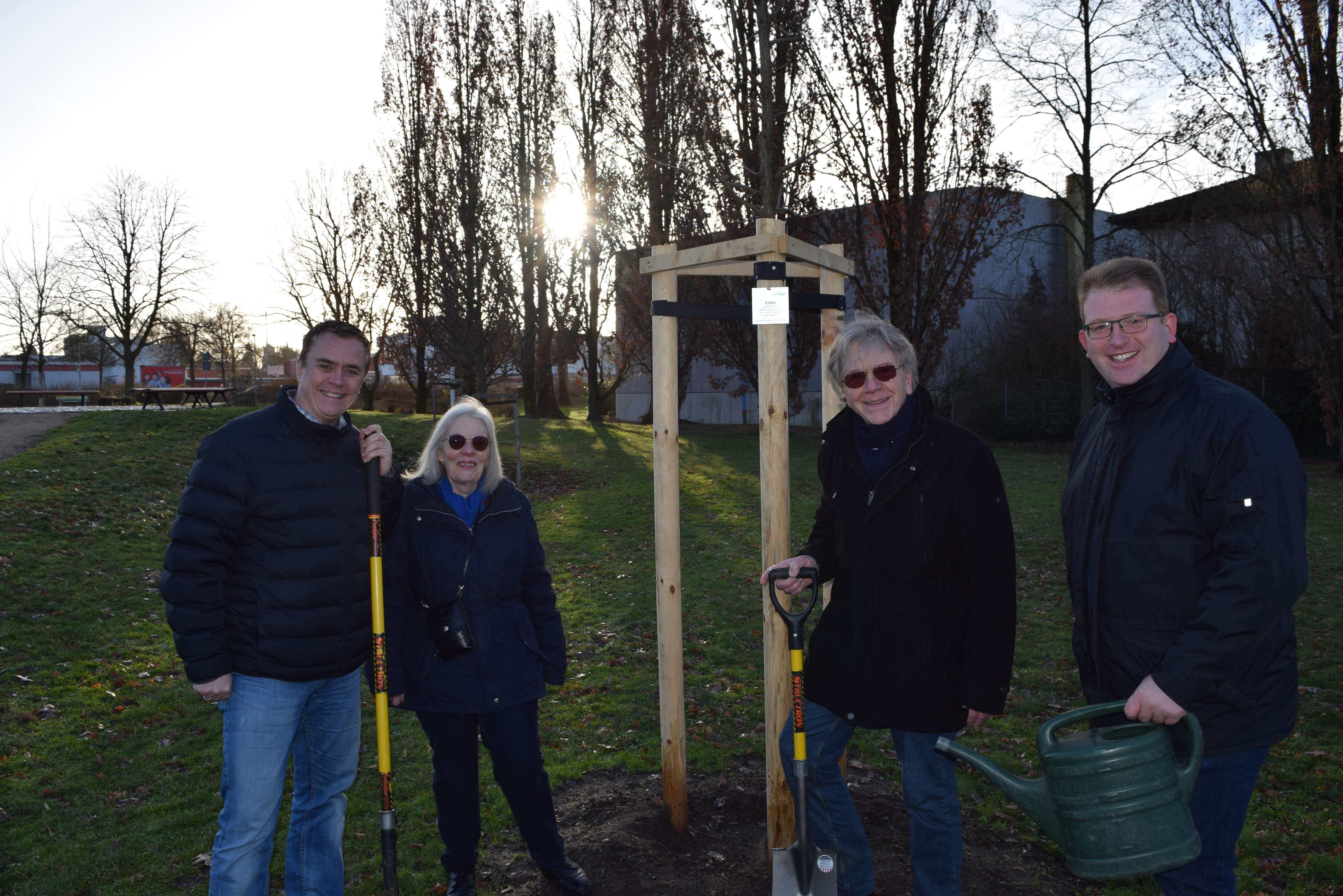 Auf dem Foto von links: Bürgermeister Dr. Daniell Bastian, Ingrid Jost, Dr. Klaus Jost und Erster Stadtrat Michael Gerheim