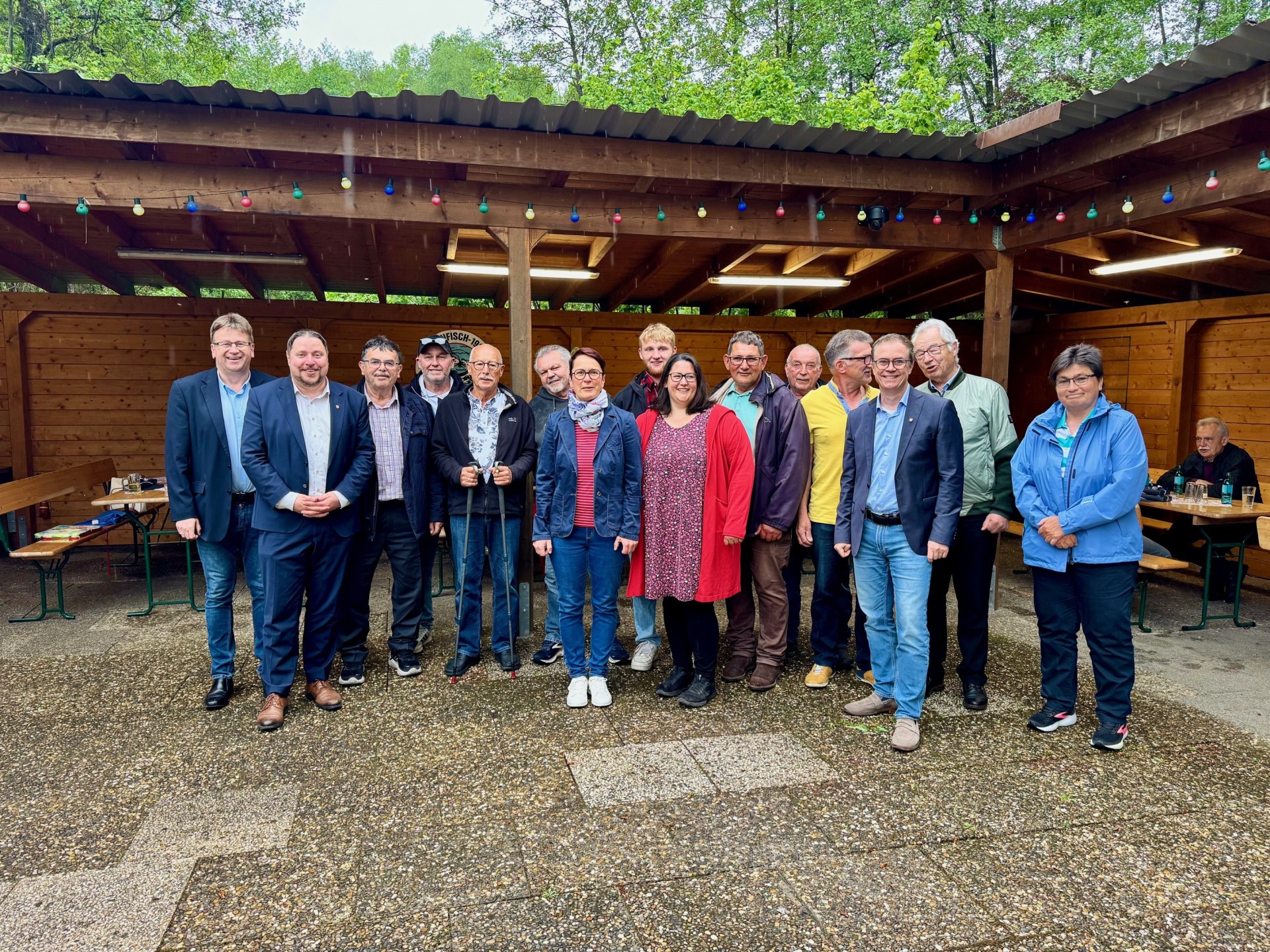 Auf dem Foto: Bürgermeister Dr. Daniell Bastian und Erster Stadtrat Oliver Steidl mit den anwesenden Geehrten und Ehrengästen. 