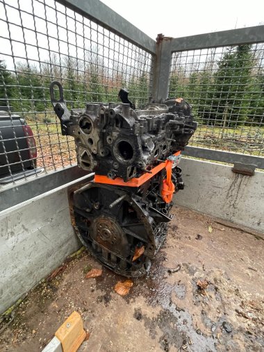Motorblock beim Wegtransport Motorblock beim Wegtransport
