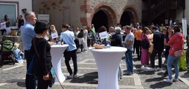 Der Rathausinnhof war bei bestem Wetter gut besucht