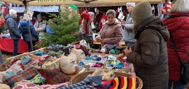 Am Stand des Tierschutzvereins gab es handwerkliche Geschenkideen Am Stand des Tierschutzvereins gab es handwerkliche Geschenkideen