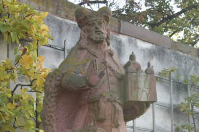 Einhardstatue im Konventgarten