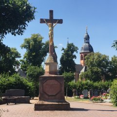 Kreuz auf dem alten Friedhof