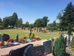 Urnenwände neuer Friedhof.JPG