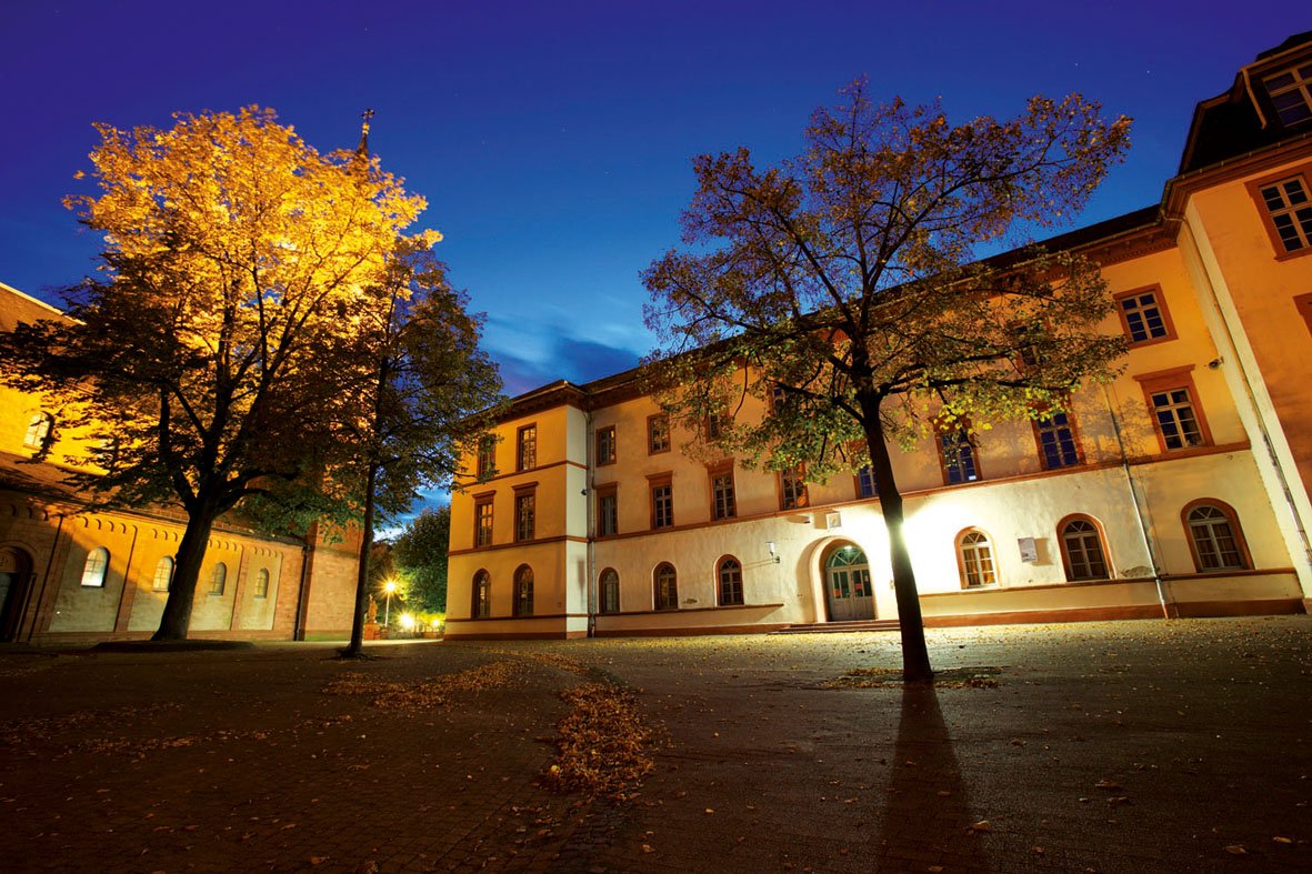 Gebäude der ehemaligen Hans-Memling-Schule Gebäude der ehemaligen Hans-Memling-Schule