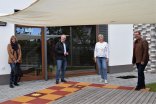Erweiterung Krippe Burg Wirbelwind (v.l.n.r.) Amtsleiterin Iris Knies, Bürgermeister Dr. Daniell Bastian, Arendine Mehrpahl, Leitung der Kita Burg Wirbelwind sowie Erster Stadtrat Michael Gerheim Erweiterung Krippe Burg Wirbelwind (v.l.n.r.) Amtsleiterin Iris Knies, Bürgermeister Dr. Daniell Bastian, Arendine Mehrpahl, Leitung der Kita Burg Wirbelwind sowie Erster Stadtrat Michael Gerheim