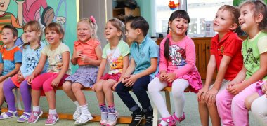 lachende Kindergartenkinder
