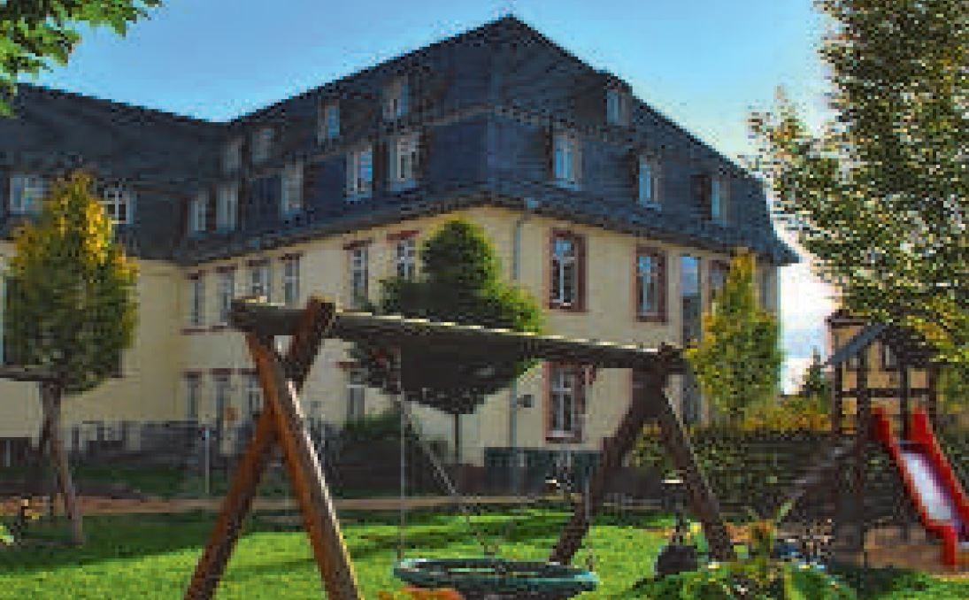 Foto Kita St. Josefshaus vom Garten aus gesehen KITA St. Josefshaus.JPG