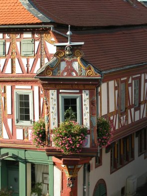 Einhardhaus mit Erker