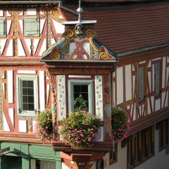 Einhardhaus mit Erker