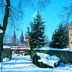 Pulverturm Friedhof im Schnee