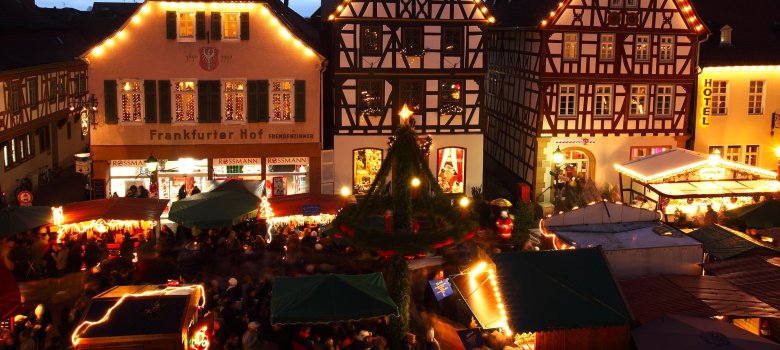 Adventsmarkt auf dem Marktplatz Adventsmarkt auf dem Marktplatz
