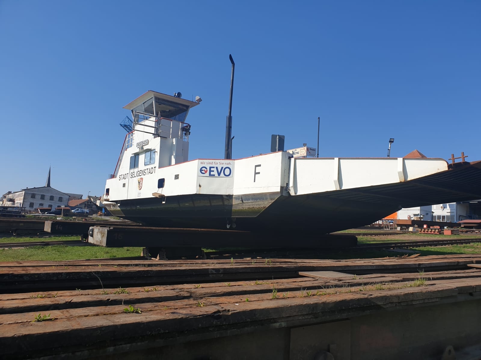 Fähre auf der Werft