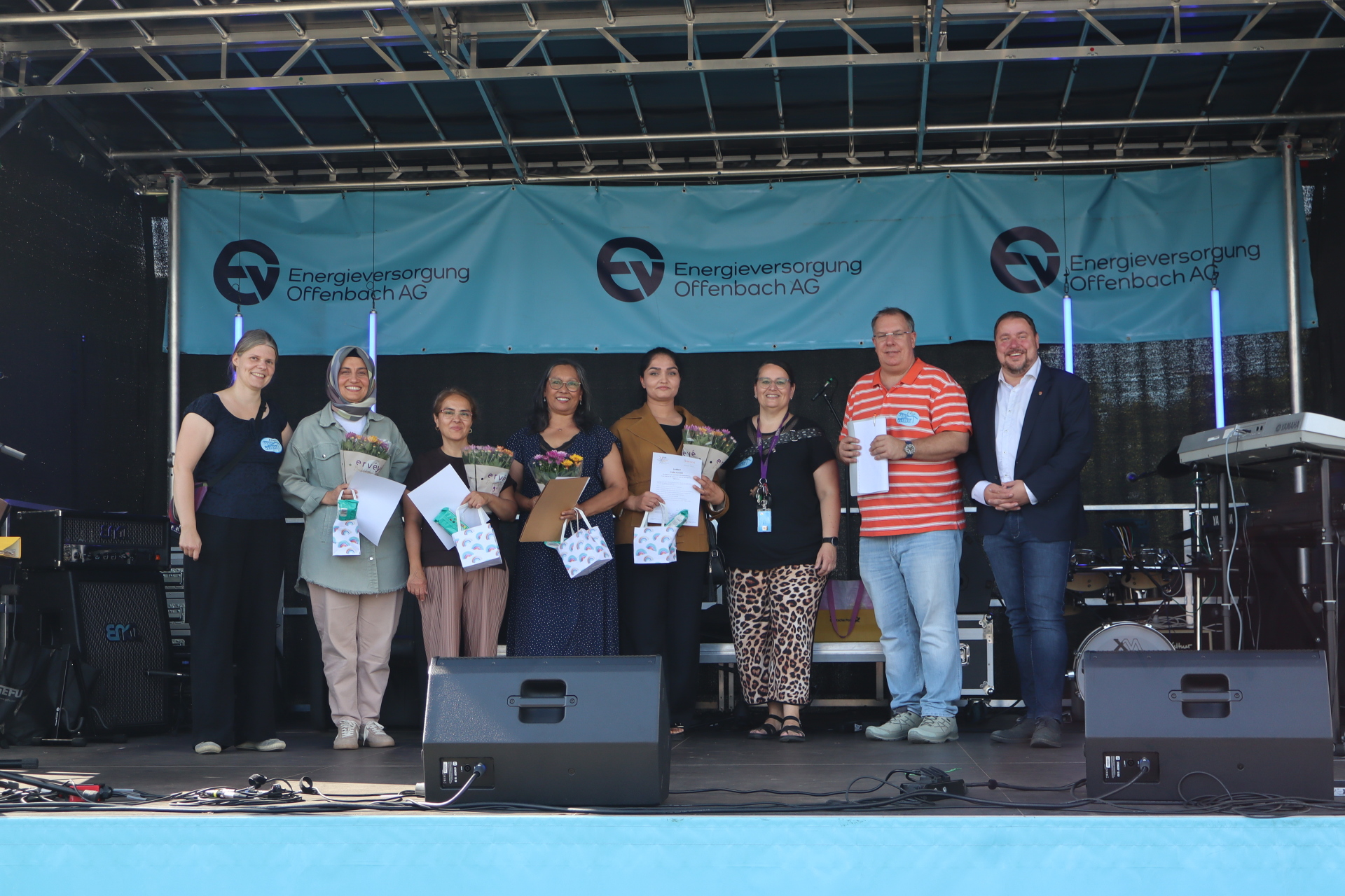 Ein besonderer Höhepunkt war die offizielle Vorstellung der vier neuen Integrations-lotsinnen, die - begleitet vom Ersten Stadtrat Oliver Steidl, Amtsleiter Gerrit Kratz und dem Team des Integrationsbüros - herzlich willkommen geheißen wurden