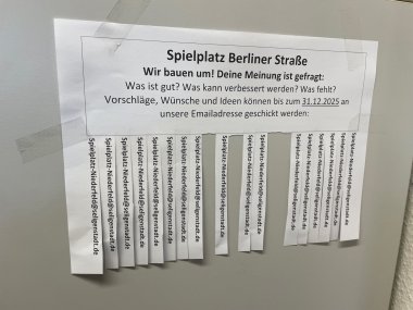 Abreißzettel mit E-Mail Adresse
